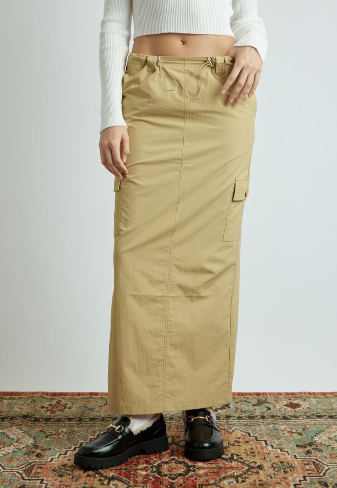 Falda cargo maxi con bolsillos laterales