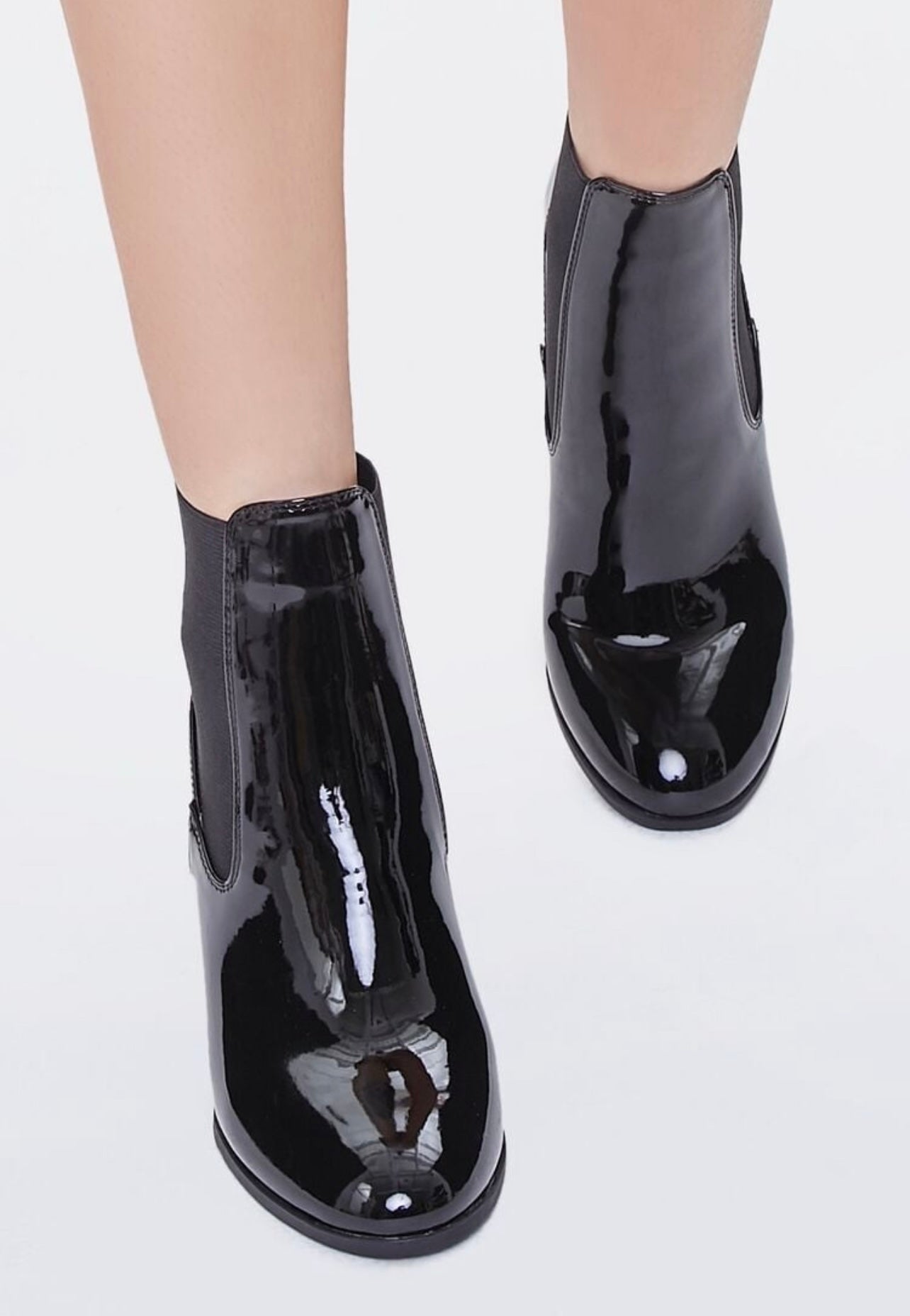 Botines charol negro con tacón