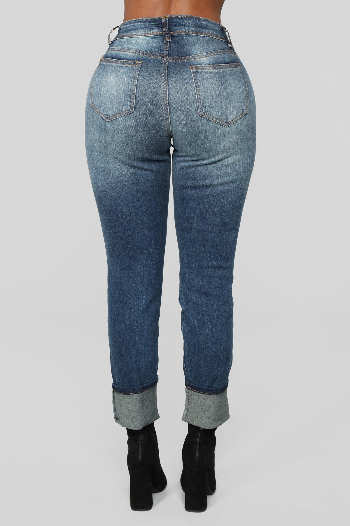 Jeans Doblados con Rasgados