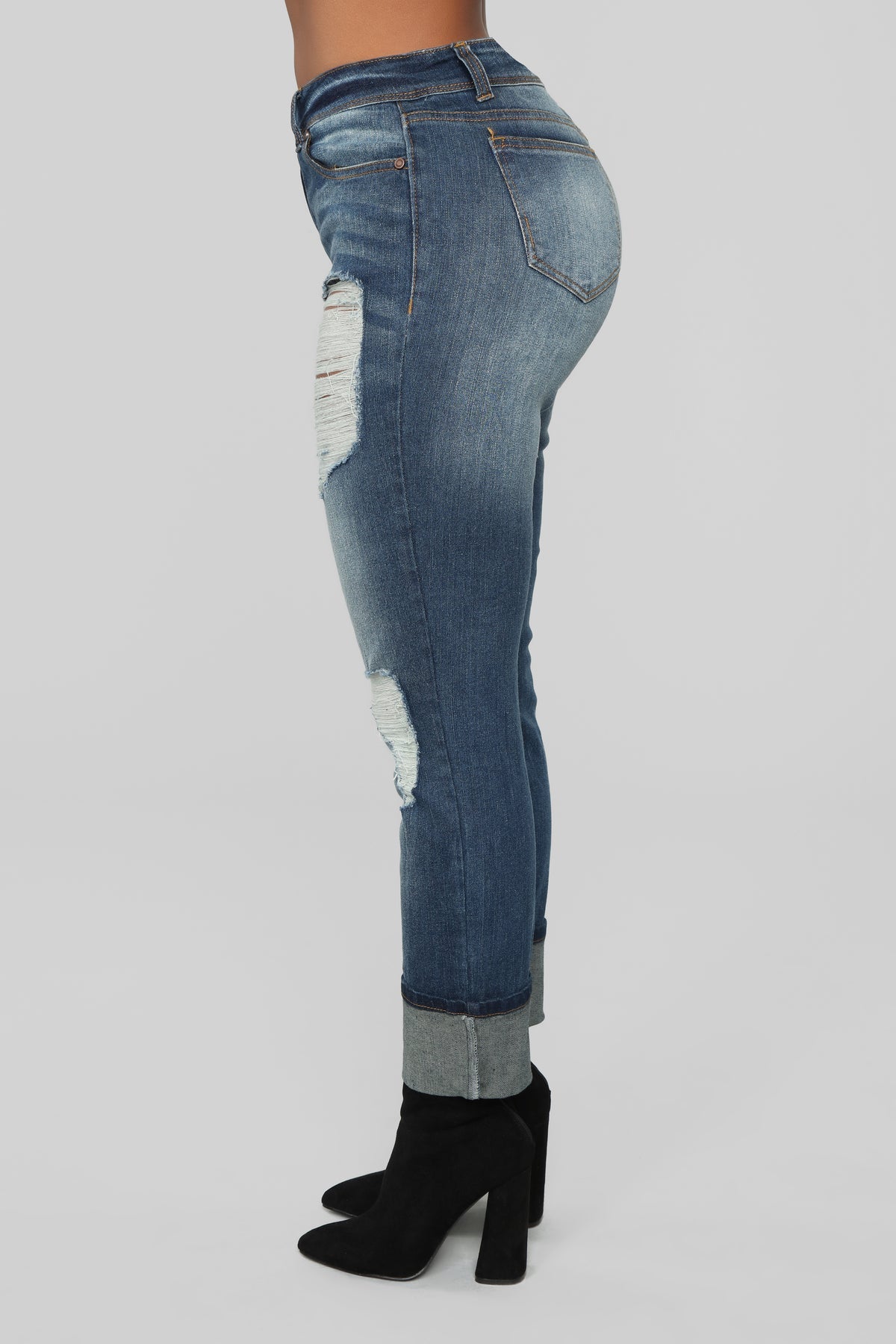 Jeans Doblados con Rasgados