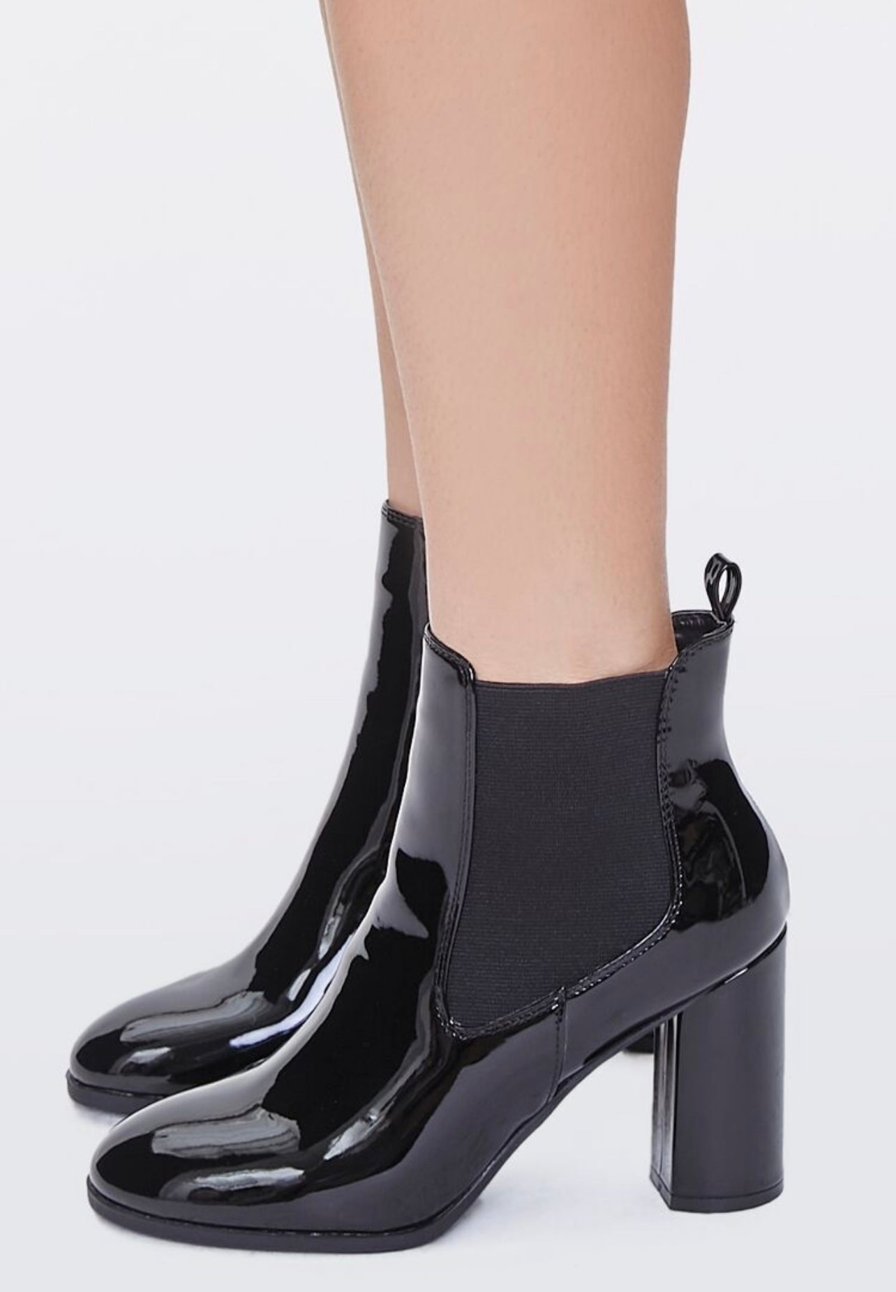 Botines charol negro con tacón