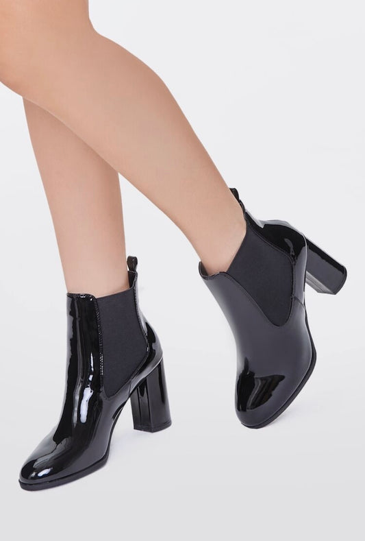 Botines charol negro con tacón