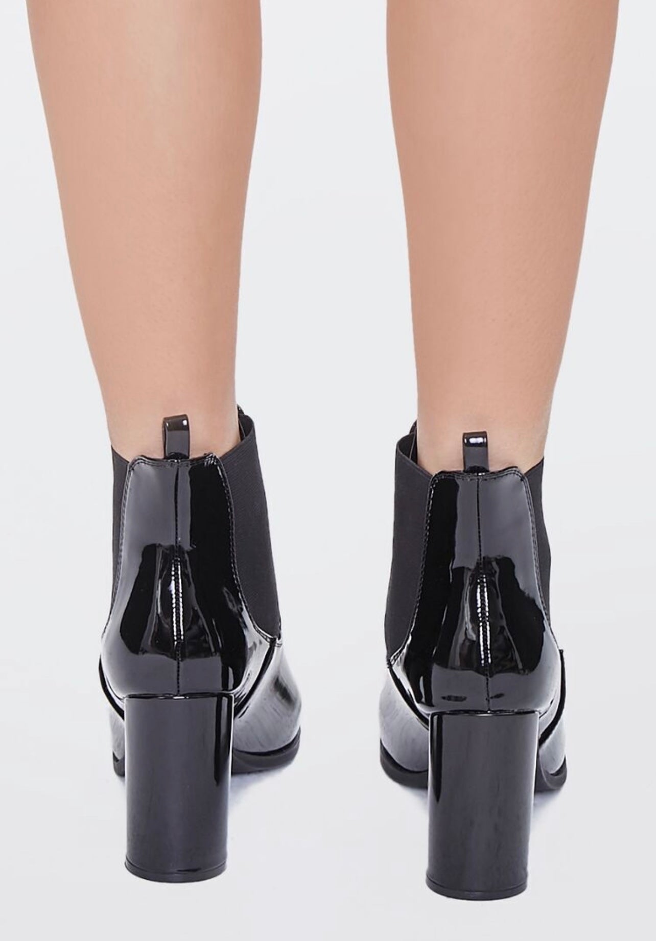 Botines charol negro con tacón