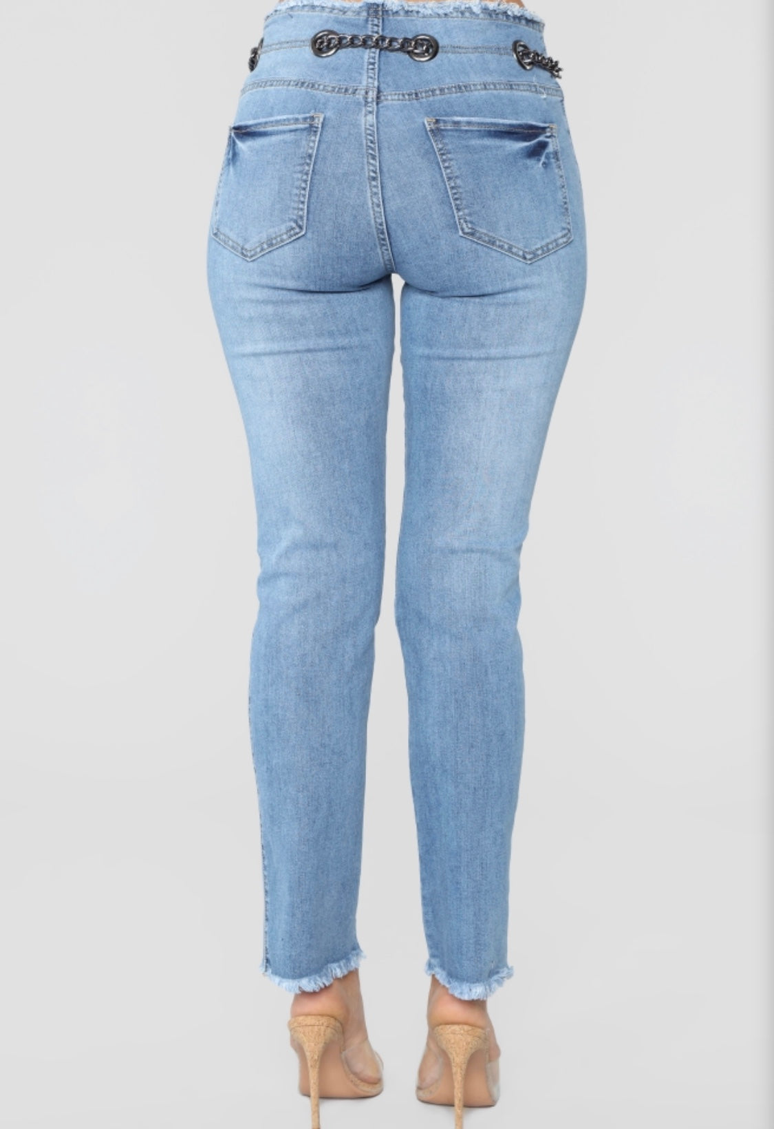 Jeans Rasgados con Detalles de Cadena